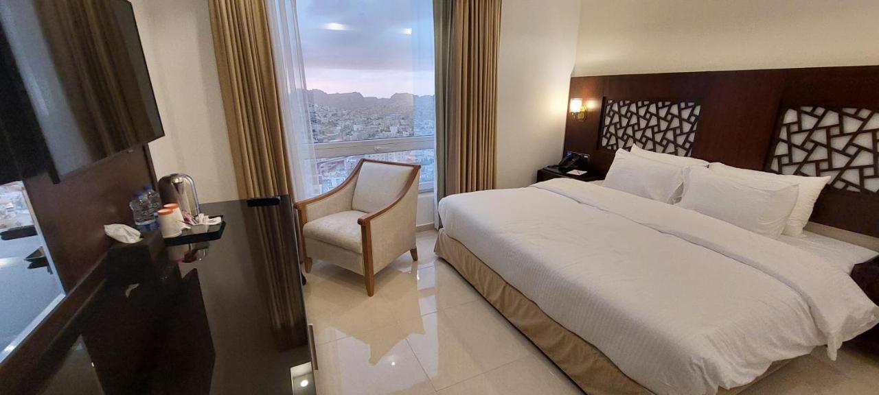 Petra Elite Hotel Wadi Musa Exterior photo
