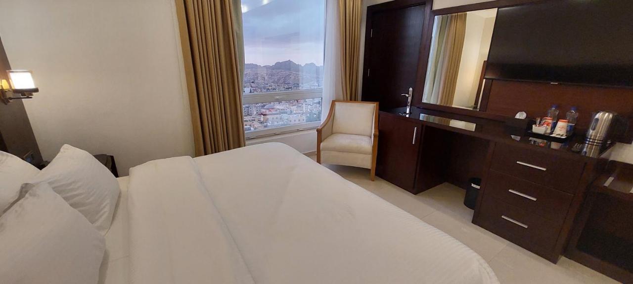 Petra Elite Hotel Wadi Musa Exterior photo